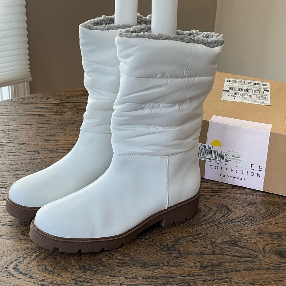Journee Collection White Winter Boots